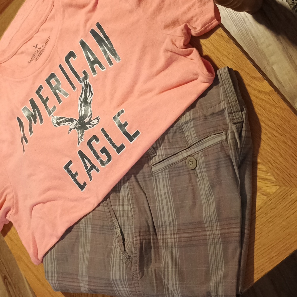 ROUND TREE AND YORK SZ 30 SHORTS AND SZ S AMERICAN EAGLE TEE ORANGE/CORAL 🪸
